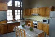 ferme-chateau-laneffe-gite-de-la-dependance-14-personnes-cuisine