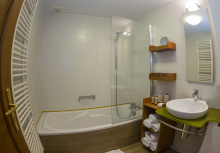 Ferme château Laneffe, location de chambre d'hôtes 3 personnes, Tournesol